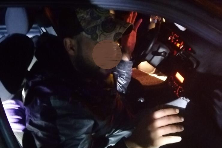 Öt migránst szállított az autójában az ukrán sofőr az M86-oson
