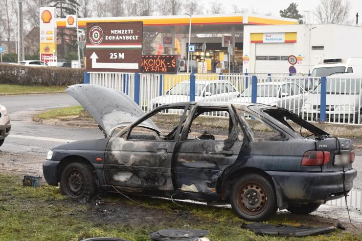 Ittas ukrán vendégmunkás gyújthatott fel két autót Sárváron – vérnyomon mentek a rendőrök