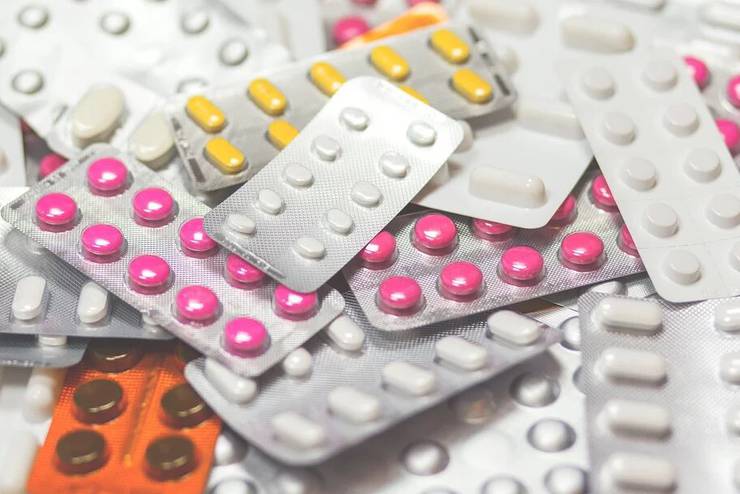A kormány megtiltotta egy, a koronavírus-betegek gyógyításához használt gyógyszeralapanyag kivitelét