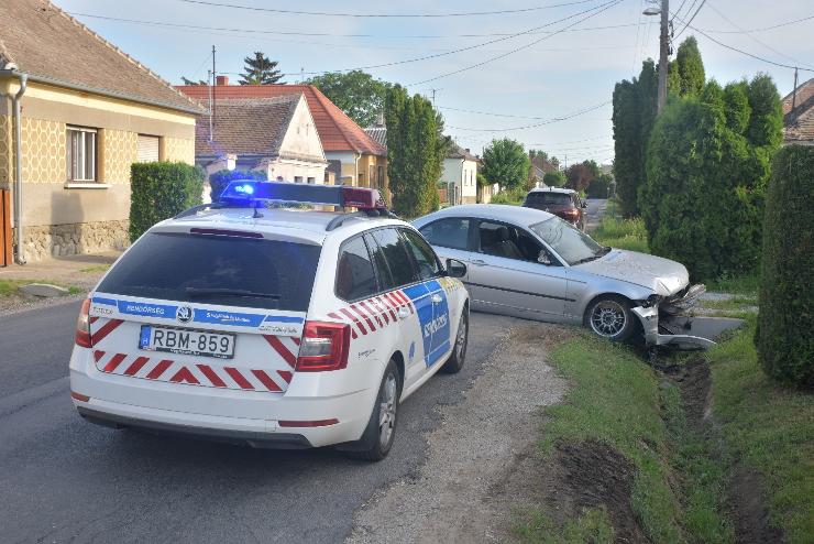 Ne hívj rendőrt, sokat ittam! – kérte a BMW sérült sofőrje, majd elmenekült a helyszínről 