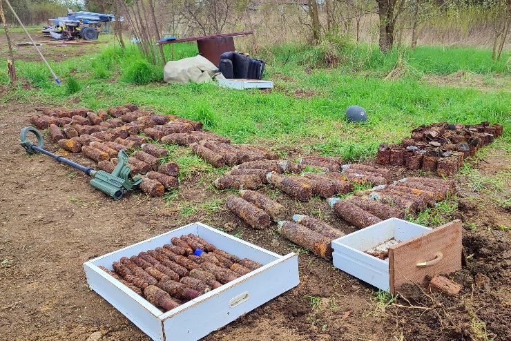 Jelentős mennyiségű világháborús robbanóeszköz került elő egy ház kertjéből