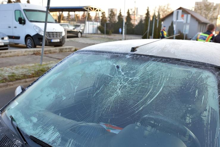 Diákot ütött el a zebrán egy Renault Sárváron 