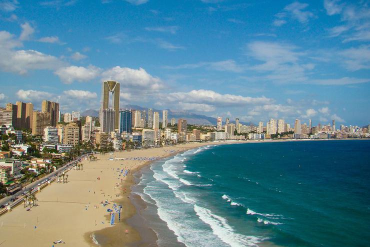 A spanyol kormány a nemzetközi turizmus június végi újraindításában bízik