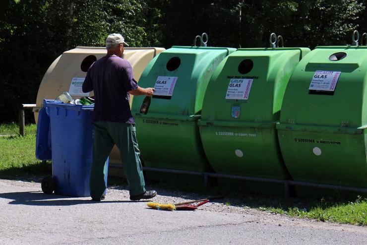 Szelektív hulladékgyűjtők kerültek több játszótérre és buszmegállóba