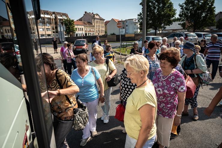 Aktv idskor: csaknem 60 szombathelyi utazhatott ingyenesen Veszprmbe
