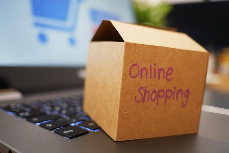 Az internetes karácsonyi bevásárlásoknál is csalók áldozatai lehetnek az ügyfelek