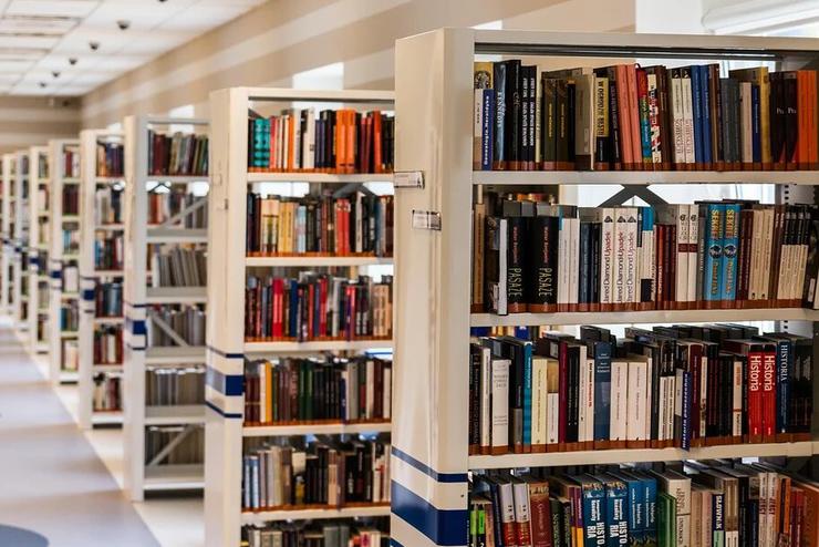 Könyvtárak az online térben, megszólítják az olvasni vágyókat