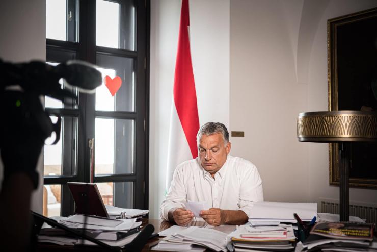 Orbán Viktor: kiterjesztették a maszkhasználatot, a szórakozóhelyeket este 11 órakor bezárják