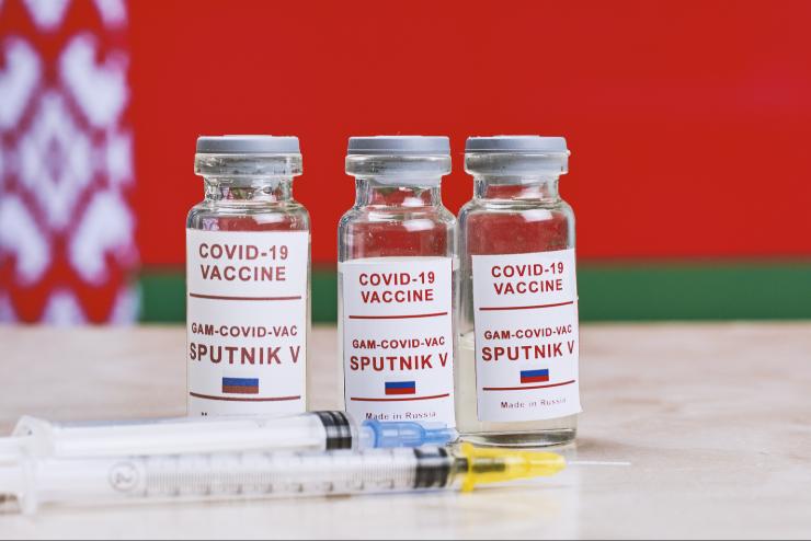 Cstrtkn mr oltottak a Szputnyik-vakcinval