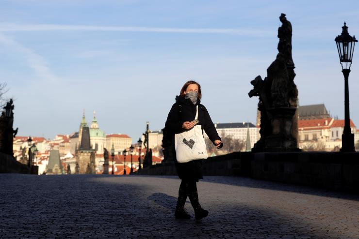 Már 4500 körül a fertőzöttek napi száma Csehországban