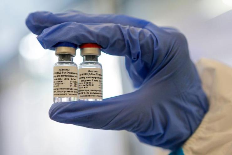 A kutatásvezető nem javasolja az orosz vakcinát krónikus betegségek és allergiák esetében 