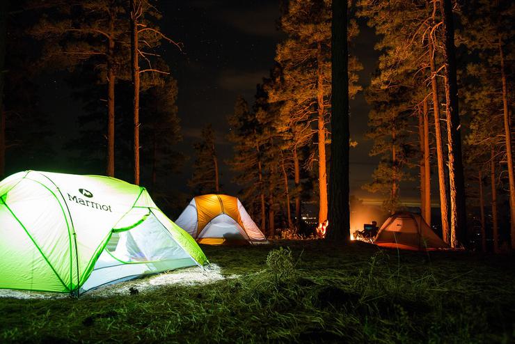 A nyáron lehet ottalvós táborokat szervezni