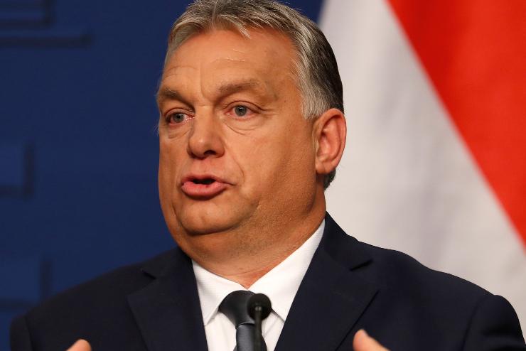 Népszavazással vágna vissza Orbán