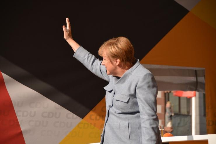 Merkel: a helyrelltsi alap nlkl az EU sszes gondja slyosbodna