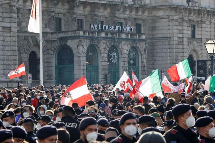Koronavírus: ellepték a tüntetők Bécs utcáit