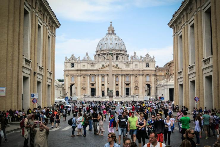 Hetek óta először nem volt üres a Szent Péter tér a pápa vasárnapi beszéde alatt