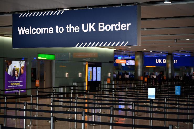 Brit belügyminiszter: hétfőtől érvénybe lép a beutazási karantén