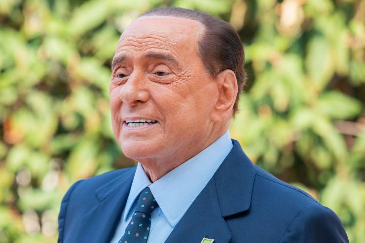 Berlusconi krhzba kerlt szvelgtelensg miatt