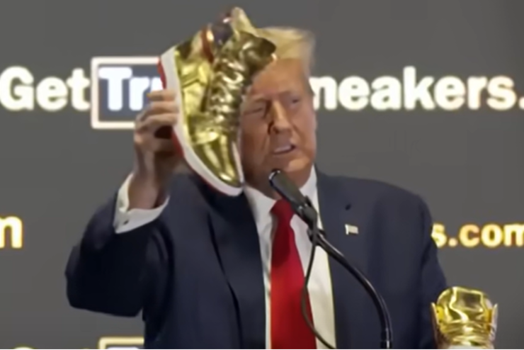 A Donald Trump parfm utn most mr Trump sportcipt is vsrolhatunk