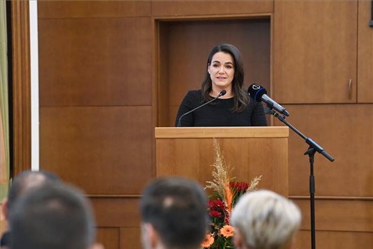 A MÖSZ arra kéri Novák Katalint, ne írja alá a szociális törvényt