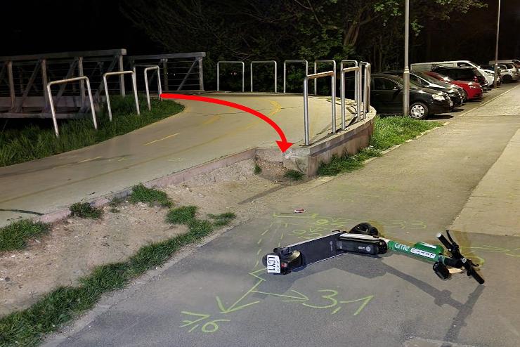 Fejsérülést szenvedett a roller utasa - elvétette a kanyart a vezető