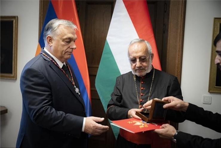 Kitüntette Orbán Viktort az örmény katolikus egyház