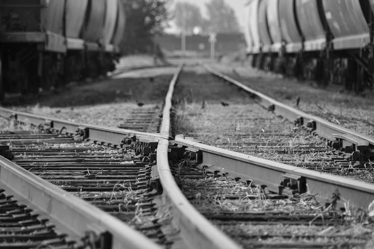 Átépítés miatt vasúti átzárókat zár le a GYSEV