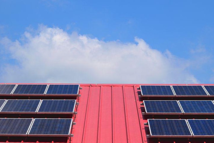 Szakmai szervezetek a napelemes beruházásokat korlátozó intézkedések enyhítését szorgalmazzák
