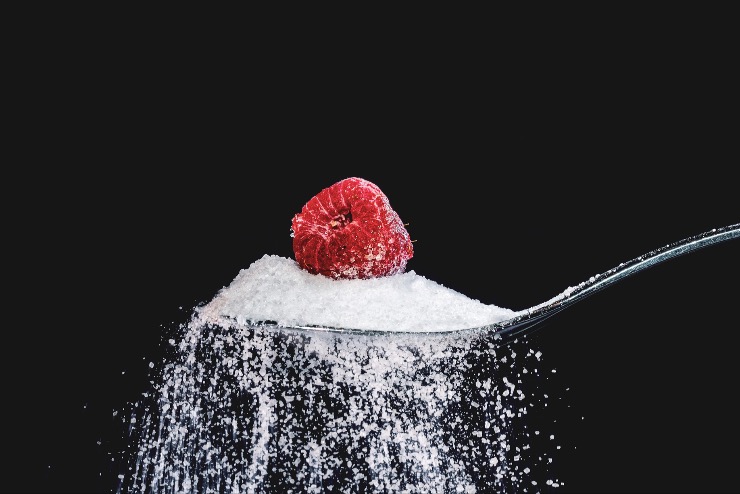 Szerbiai szakértő: a pánikvásárlás miatt fogyott el az üzletekből a cukor