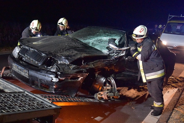 Ittas sofőr Mercedes furgonja tarolt le egy Skodát Molnaszecsődnél - súlyosan megsérült a vétlen vezető