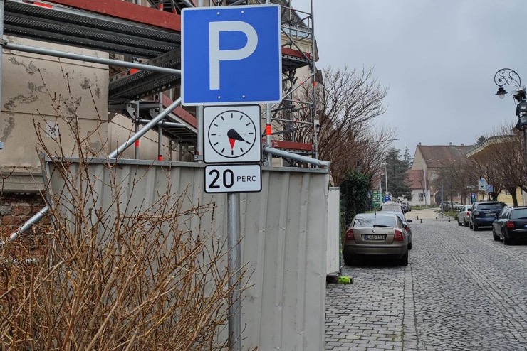 Hétvégente ingyen parkolhatunk Kőszegen