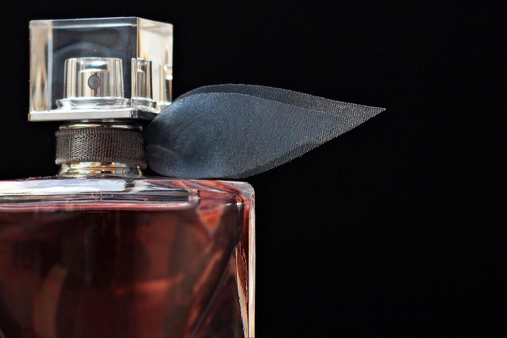 Hamis parfümöket és más árukat találtak egy olasz járműben