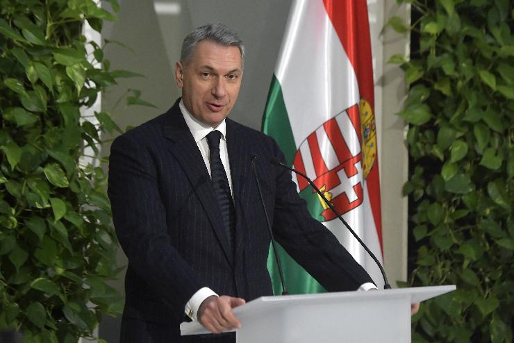 Maxi-Dubajt álmodott Orbán Viktor Rákosrendezőre