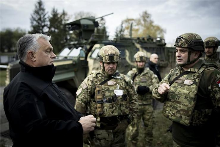 Adaptive Hussars 2023: Orbán Viktor szeme rajta