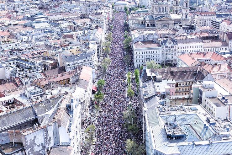 Magyar Pter szerint 300-400 ezren voltak a tegnapi tntetsn (kpgalrival)