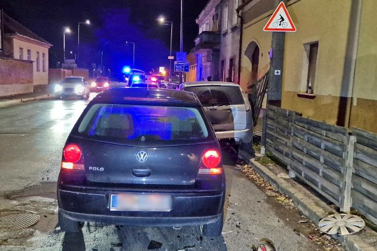 Út szélén parkoló autónak hajtott egy sofőr Kőszegen