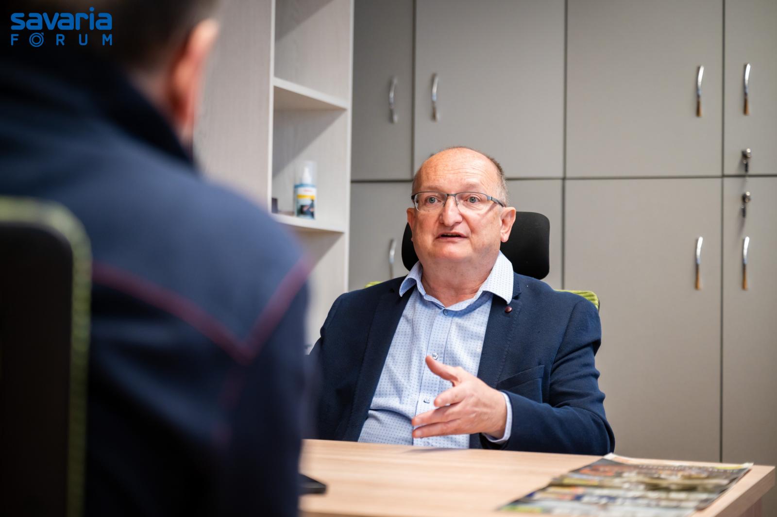 Rápli Róbert: a politikus szolgálja az embereket