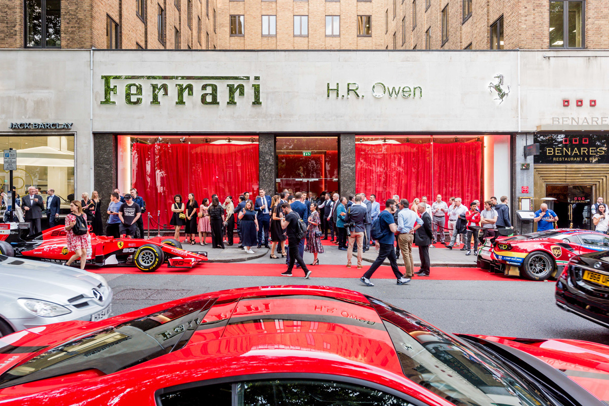 A Berkley Square House-ban egy Ferrari-kereskeds is helyet kapott